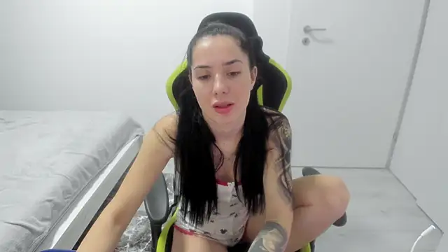 Emmapmg online show from February 2026 01:06:02 AM