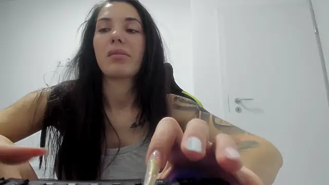 Emmapmg online show from December 2025 07:30:01 PM