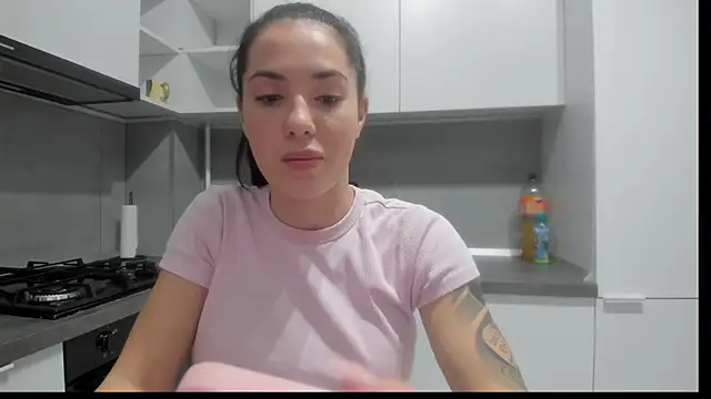 Emmapmg online show from December 2025 10:58:02 PM