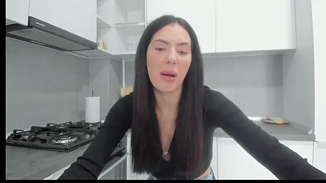 Emmapmg online show from November 2025 10:37:01 AM