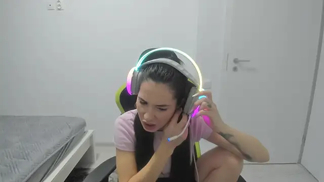 Emmapmg online show from December 2025 09:46:01 AM