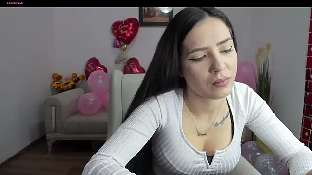 Snapshot of Emmapmg chatting on February 2025 01:01:01 PM Emmapmg online show from February 2025 01:01:01 PM