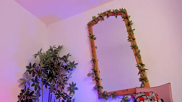 Snapshot of BonnieCute_ chatting on September 2025 12:04:01 AM BonnieCute online show from September 2025 12:04:01 AM