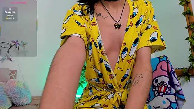 Snapshot of BonnieCute_ chatting on November 2025 12:33:01 AM BonnieCute online show from November 2025 12:33:01 AM