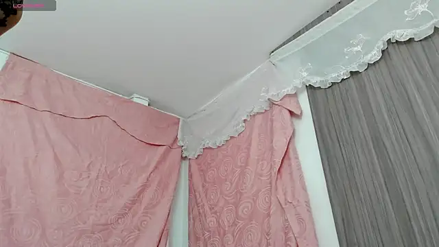 Snapshot of BonnieCute_ chatting on September 2025 11:43:02 PM BonnieCute online show from September 2025 11:43:02 PM