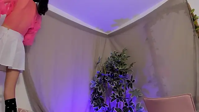 Snapshot of BonnieCute_ chatting on October 2025 11:49:02 PM BonnieCute online show from October 2025 11:49:02 PM