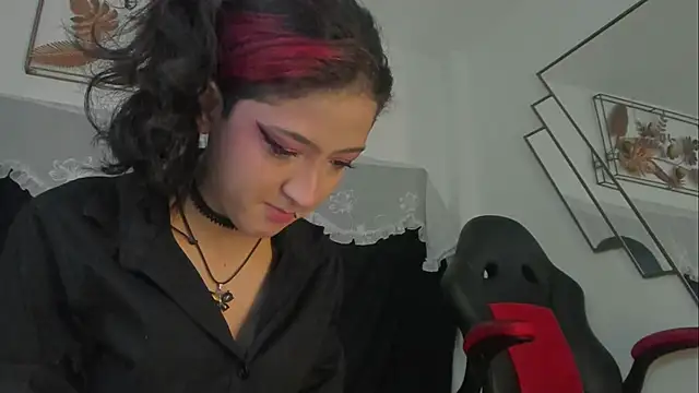 Snapshot of BonnieCute_ chatting on November 2025 11:41:01 PM BonnieCute online show from November 2025 11:41:01 PM