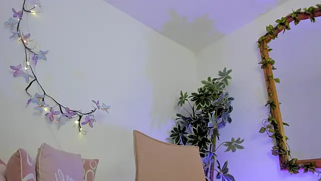 Snapshot of BonnieCute_ chatting on October 2025 12:27:01 AM BonnieCute online show from October 2025 12:27:01 AM