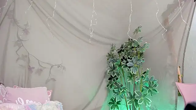 Snapshot of BonnieCute_ chatting on November 2025 11:37:02 PM BonnieCute online show from November 2025 11:37:02 PM