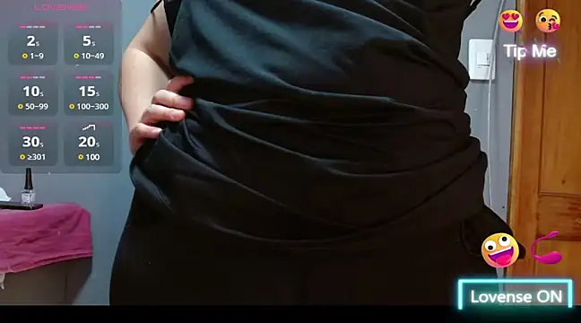 Snapshot of emily_white001 chatting on March 2025 09:53:02 PM emily white001 online show from March 2025 09:53:02 PM