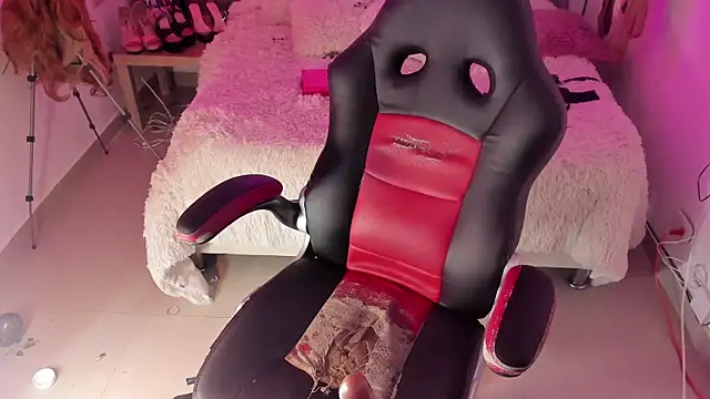 Snapshot of anyclark_ chatting on October 2025 03:54:02 AM anyclark online show from October 2025 03:54:02 AM