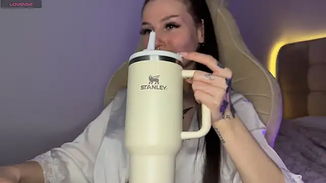 MarlynRobertsen online show from October 2025 11:20:01 AM