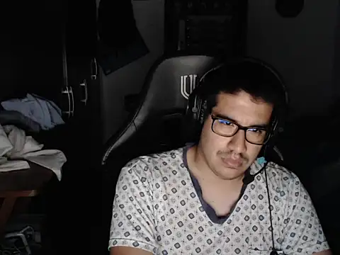 Snapshot of thealfawolf01 chatting on November 2025 12:14:01 AM thealfawolf01 online show from November 2025 12:14:01 AM