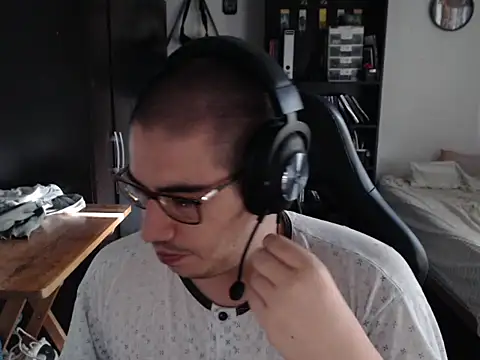 thealfawolf01 online show from March 2026 10:21:01 PM