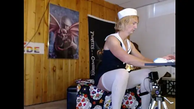 JamieBottoms online show from October 2025 01:08:01 PM