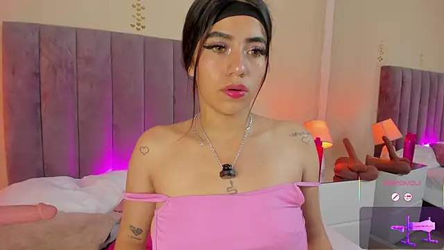 Megan Thompsonn online show from June 2026 01:33:01 PM