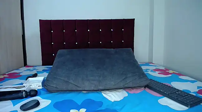 Snapshot of julianamorant chatting on March 2025 05:07:02 PM julianamorant online show from March 2025 05:07:02 PM