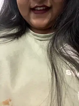 smile pretty online show from September 2025 06:04:02 PM