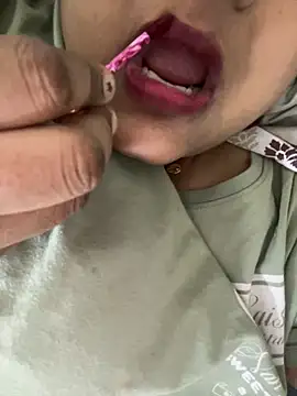 smile pretty online show from November 2025 06:52:02 PM