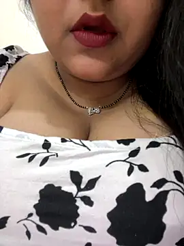 smile pretty online show from October 2025 06:49:02 PM