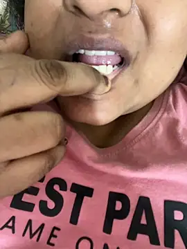 smile pretty online show from November 2025 07:41:02 PM