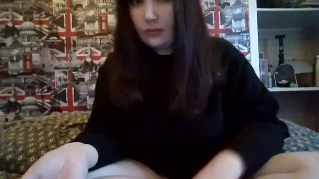 Lynylou online show from December 2025 04:07:01 PM