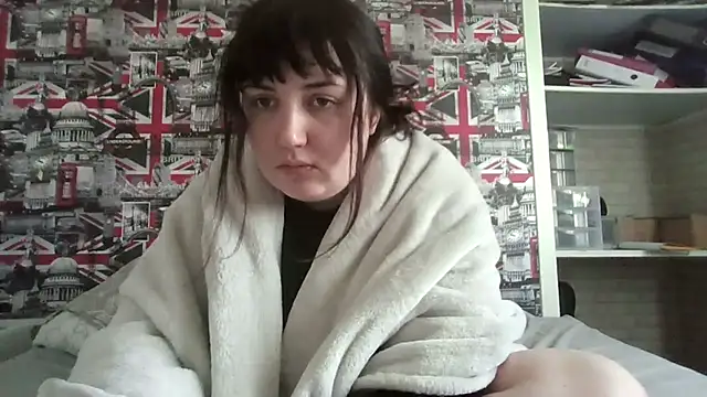 Lynylou online show from November 2025 12:09:01 PM