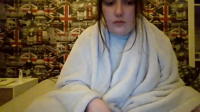 Lynylou online show from November 2025 07:25:01 PM