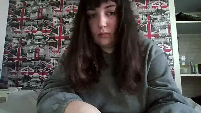 Lynylou online show from December 2025 12:07:02 PM