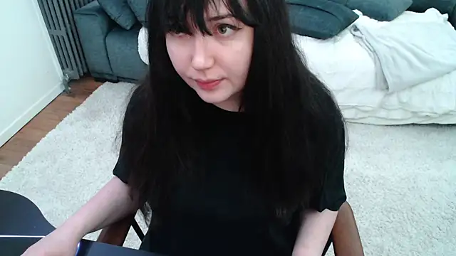 Lynylou online show from February 2025 06:19:01 AM