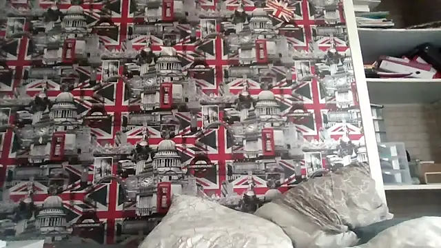 Lynylou online show from October 2025 11:00:01 AM