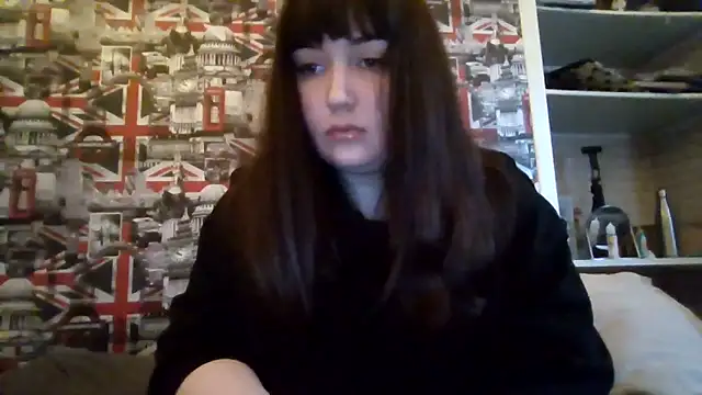 Lynylou online show from December 2025 03:15:02 PM