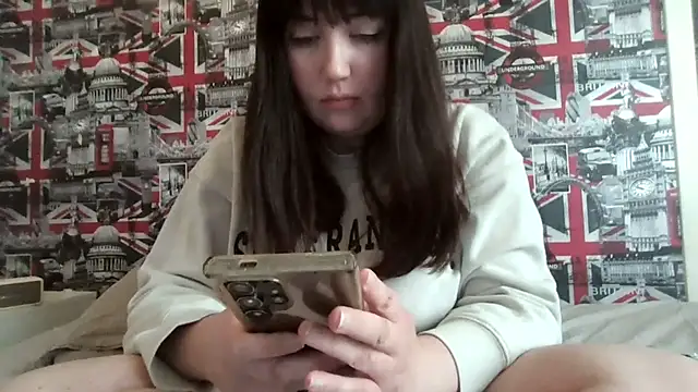 Lynylou online show from November 2025 12:05:01 PM