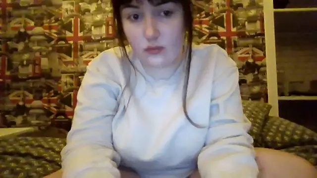 Lynylou online show from November 2025 09:18:02 PM