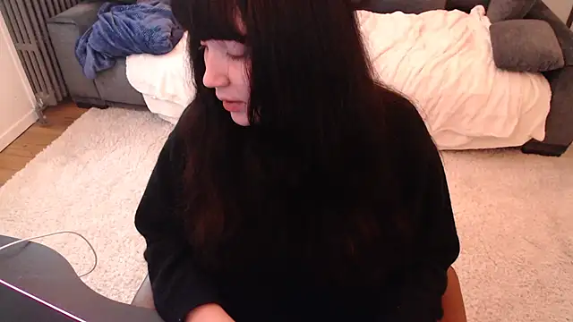 Lynylou online show from March 2025 04:09:02 PM