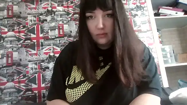 Lynylou online show from November 2025 12:10:02 PM