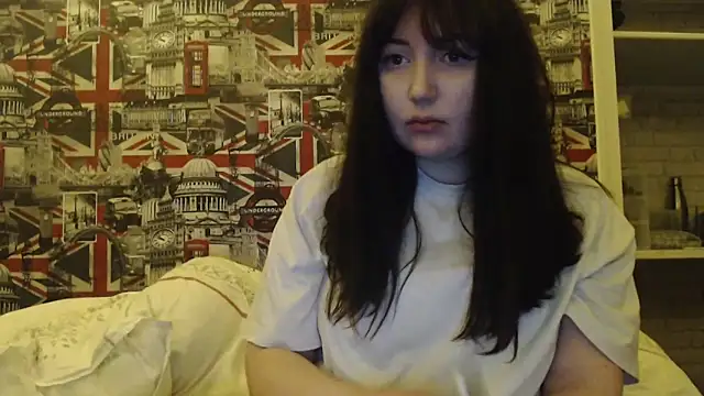 Lynylou online show from February 2026 11:24:02 PM