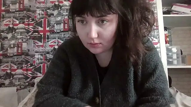 Lynylou online show from November 2025 12:09:02 PM