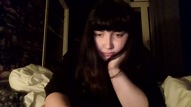 Lynylou online show from September 2025 07:36:02 PM