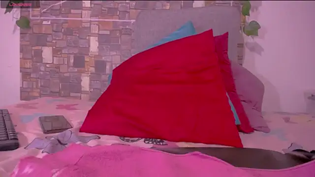 CrazyRousex online show from March 2026 02:33:02 PM