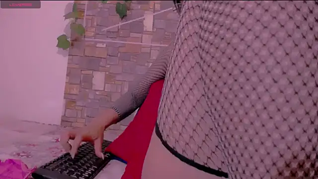 CrazyRousex online show from January 2026 02:21:02 PM