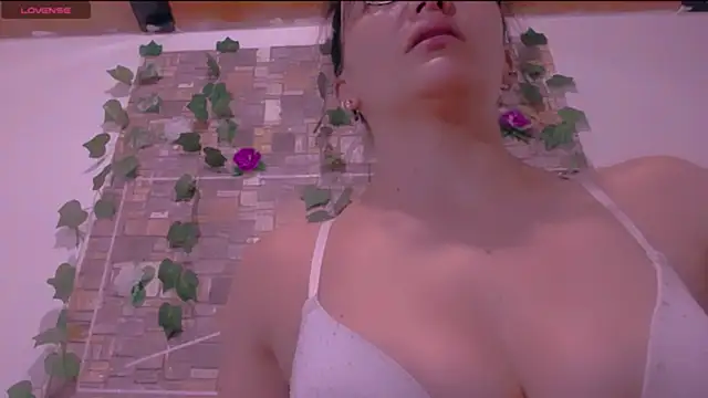 CrazyRousex online show from October 2025 03:22:02 PM