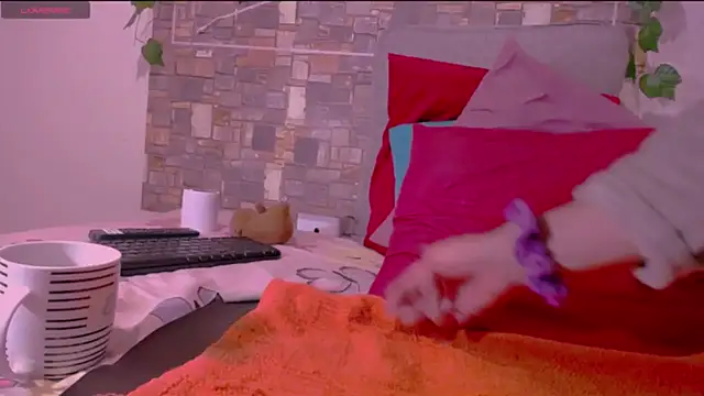 CrazyRousex online show from March 2026 05:37:01 PM