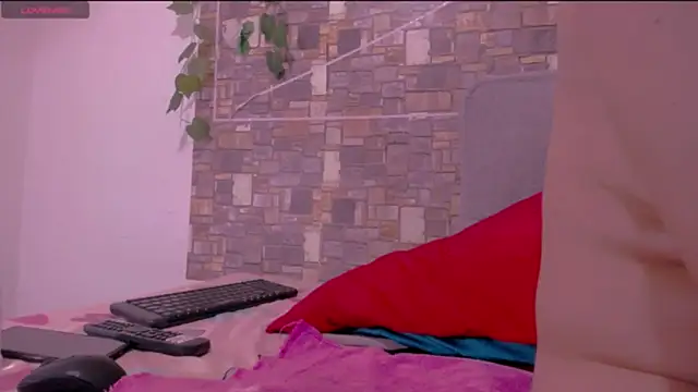 CrazyRousex online show from March 2026 05:09:02 PM