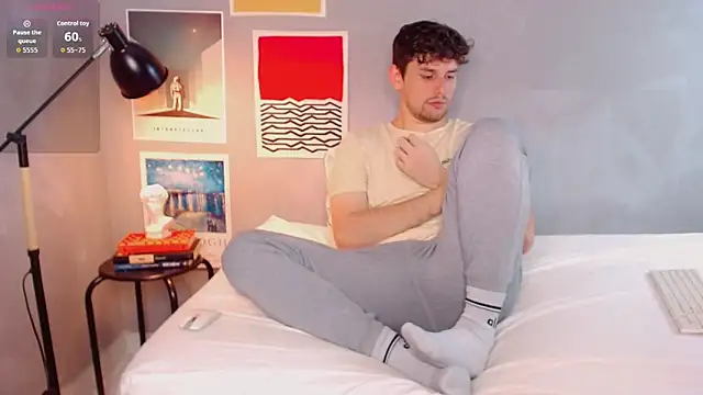 Elio555 online show from October 2025 07:58:01 PM