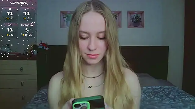 Snapshot of Lily__Devil chatting on February 2026 03:03:02 PM Lily Devil online show from February 2026 03:03:02 PM