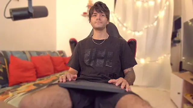 justin stark7 online show from December 2025 08:58:02 PM