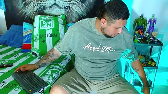 Michaell Myerss  online show from December 2025 03:38:02 PM