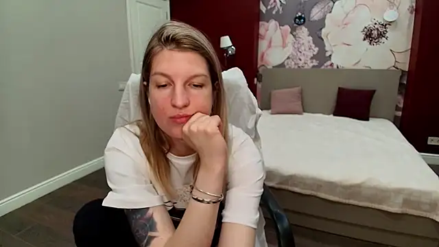 EmilyWalkeri online show from May 2026 06:39:01 AM