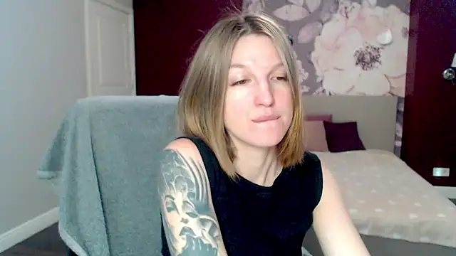 EmilyWalkeri online show from January 2025 07:48:01 AM